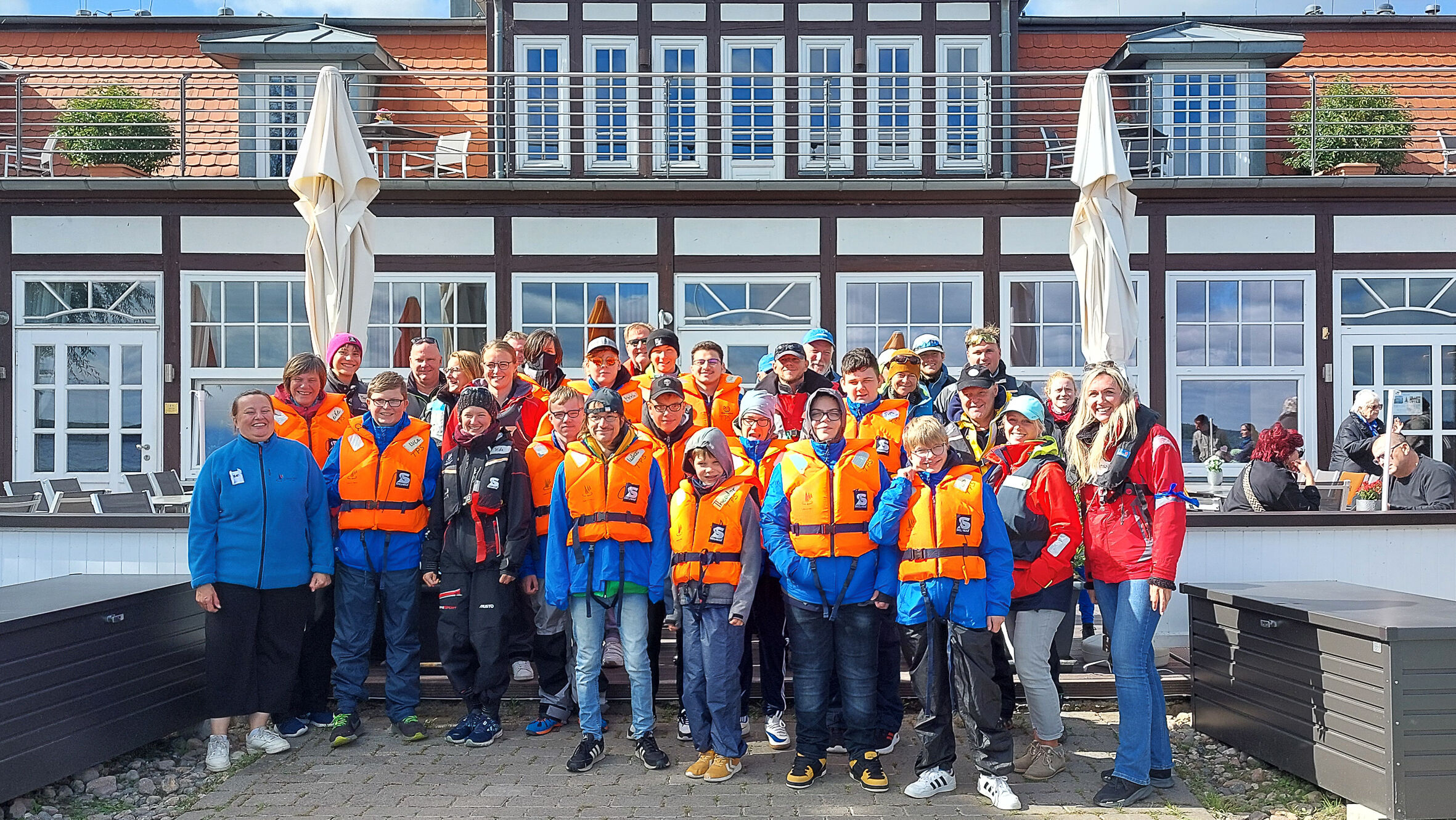 Gruppenfoto der Teilnehmenden beim Wendekurs in Schwerin.